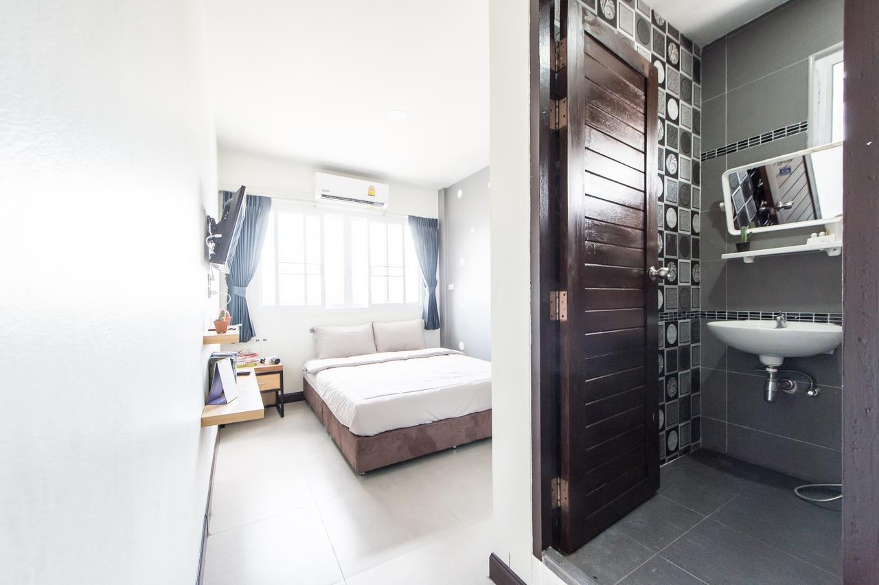 Full Stop. Hostel Chiang Mai Exterior photo
